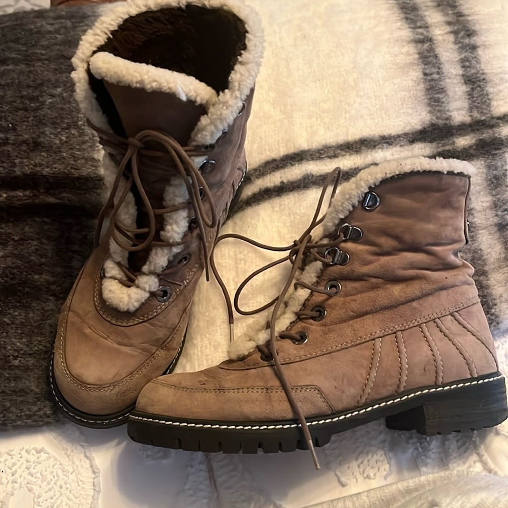 STUART WEITZMAN SUEDE BOOTS SIZE 6.5